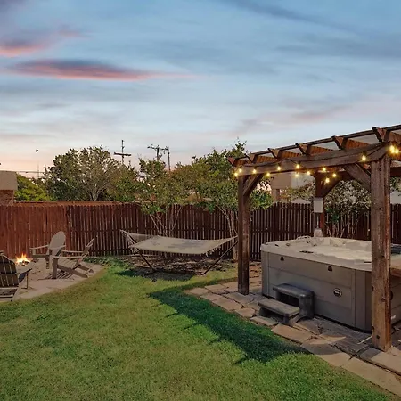 4Br 2Ba Home - Hot Tub, Grill & Playground
